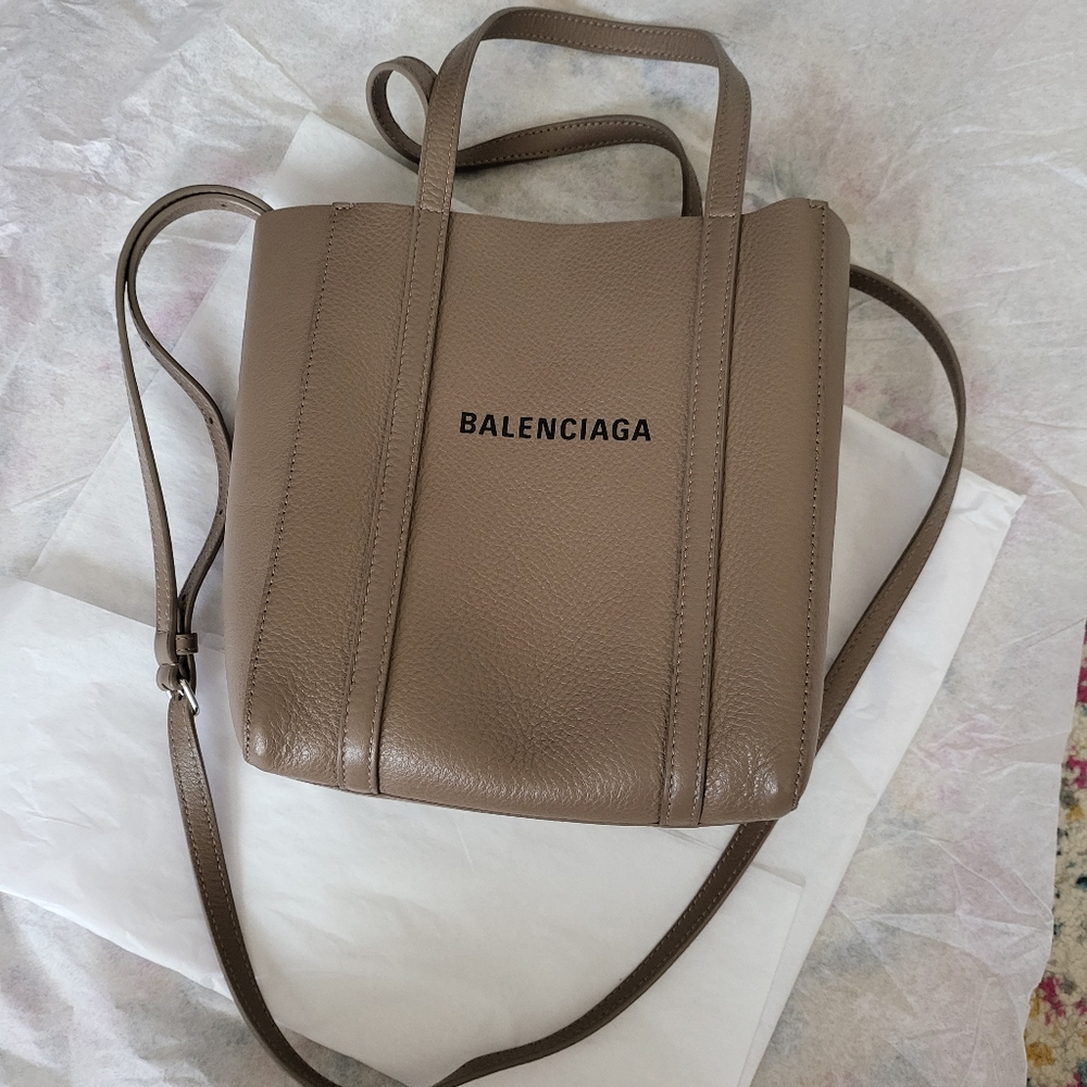 Balenciaga everyday tote xxs beige